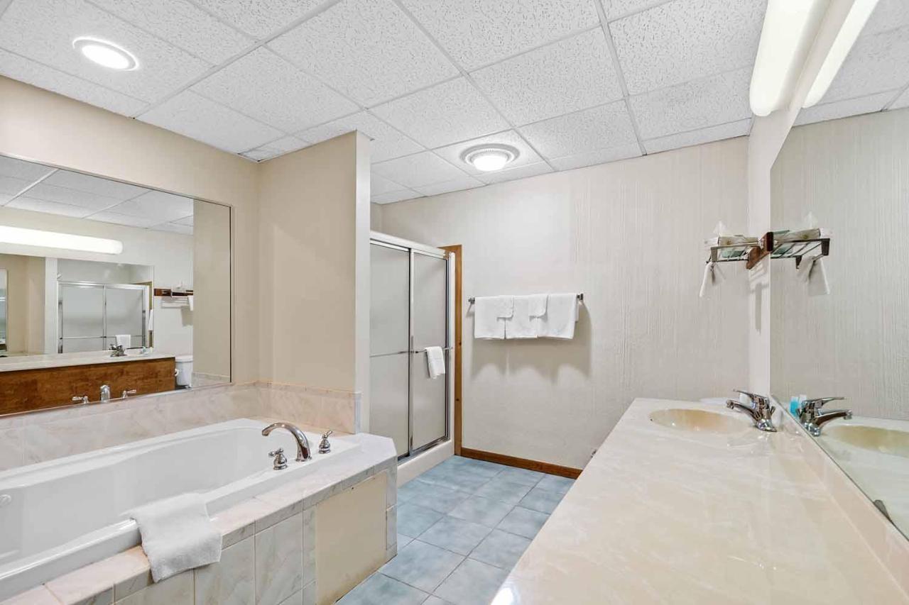 Shadowbrook Resort Tunkhannock Екстериор снимка